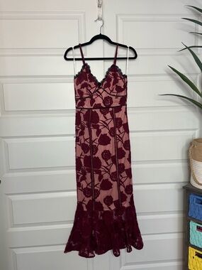 Lulu’s Burgundy Floral Mesh Lace Trumpet Midi Dress - size XS